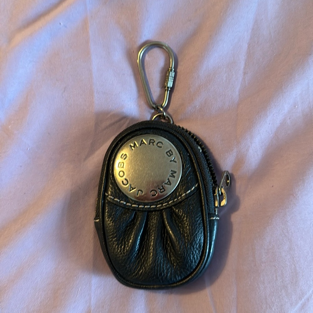 Marc by Marc Jacob zipper coin pouch key ring navy leather with silver. Vintage
